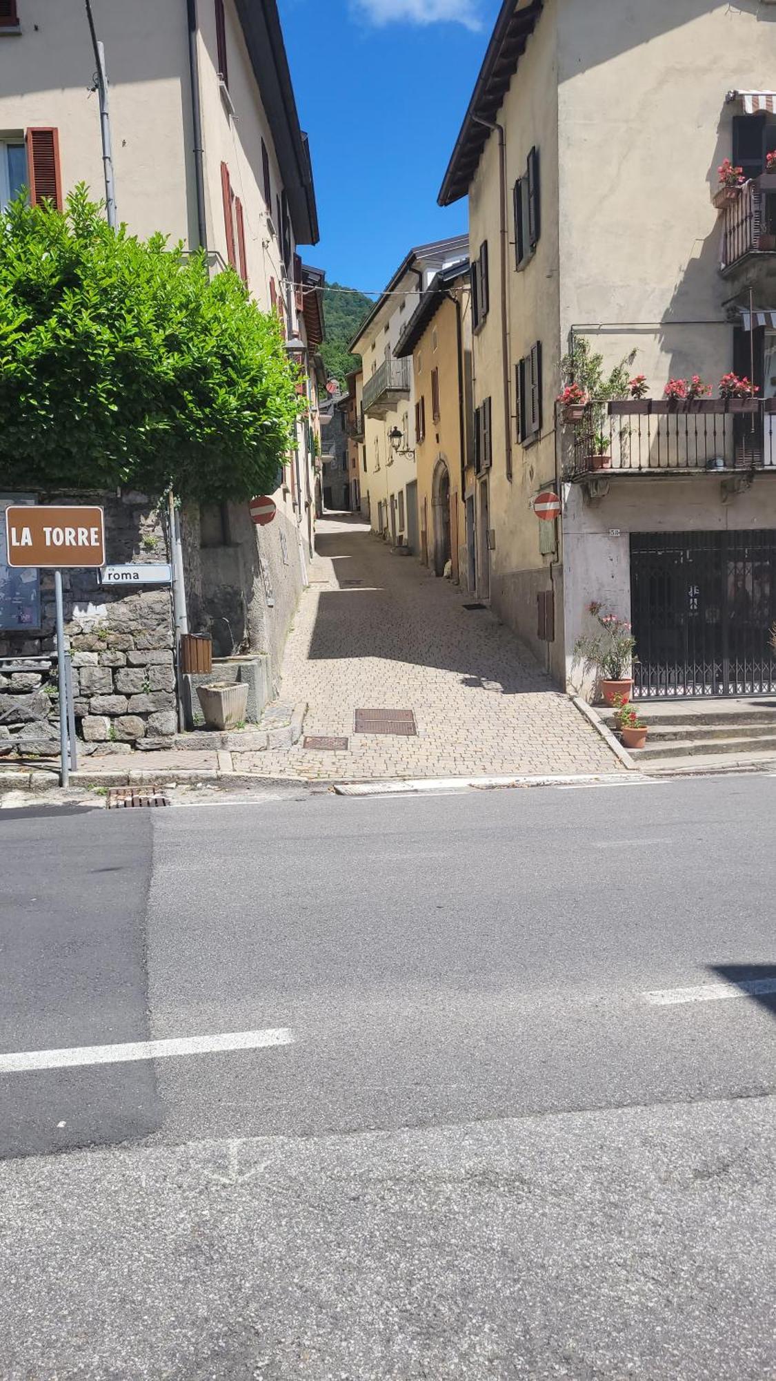Casa Gianna Lägenhet Castiglione dʼIntelvi Exteriör bild