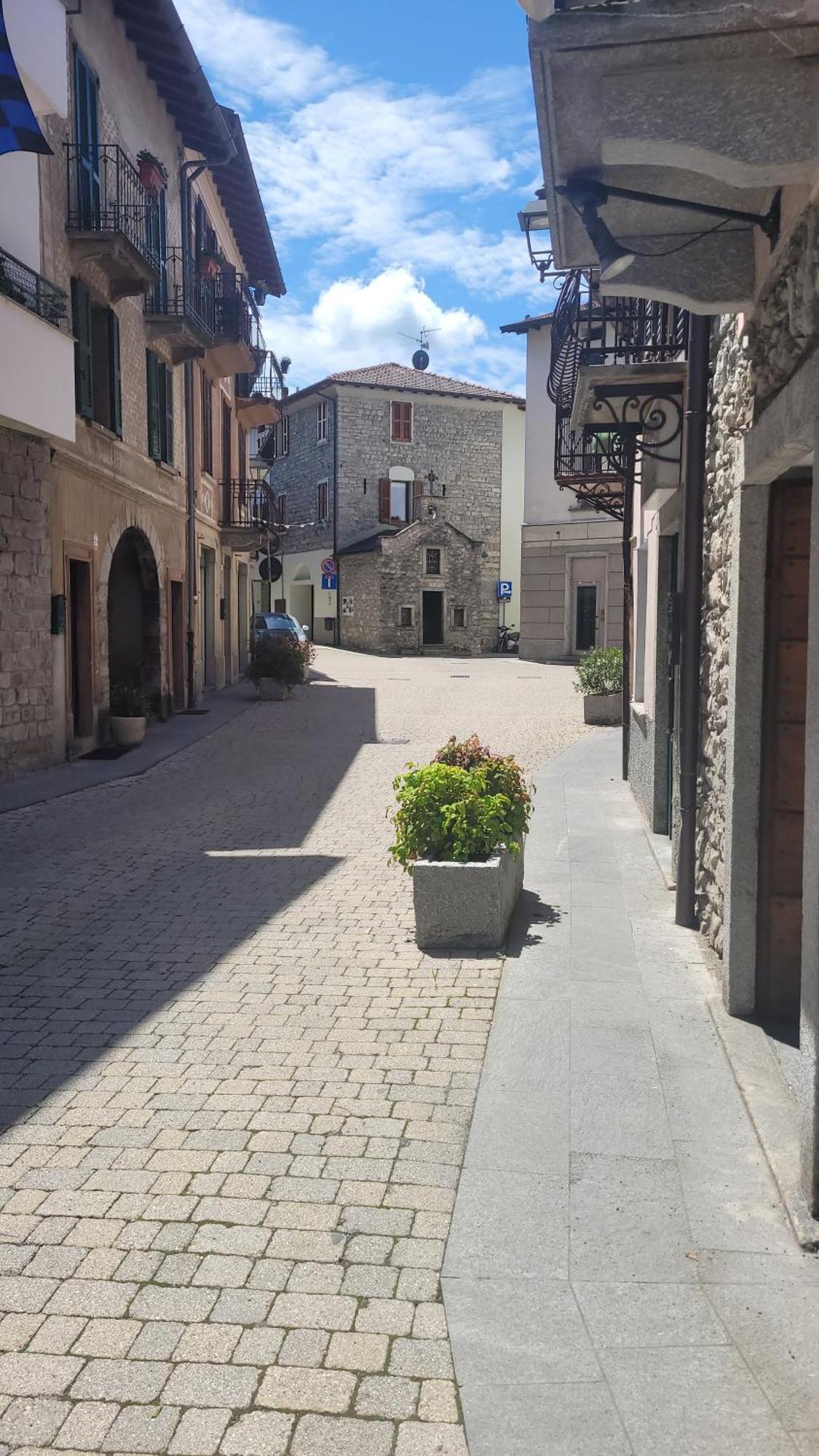 Casa Gianna Lägenhet Castiglione dʼIntelvi Exteriör bild